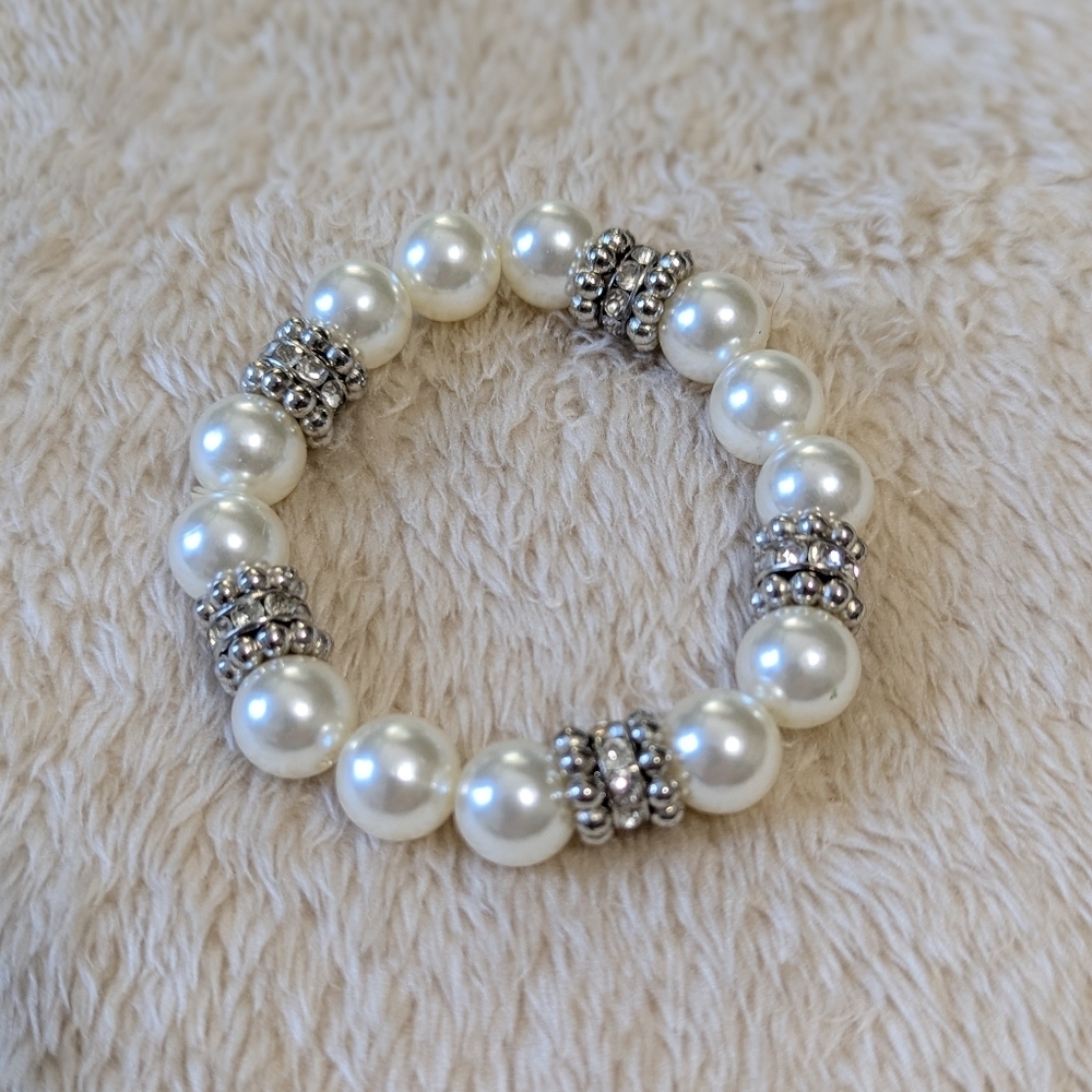 Elegant Silver and White Faux Pearl Bracelet - Stretchy - Picture 2 of 6